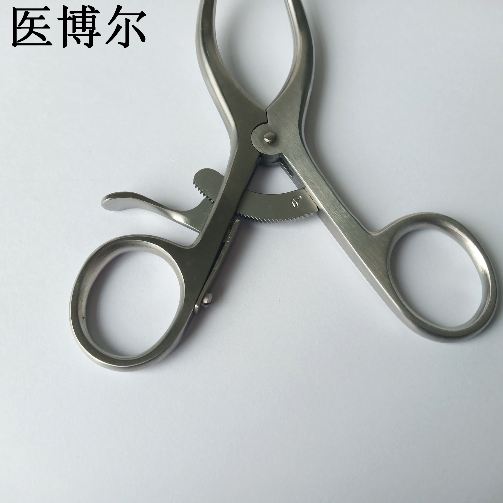 带弧度牵开器13.5cm_看图王.jpg